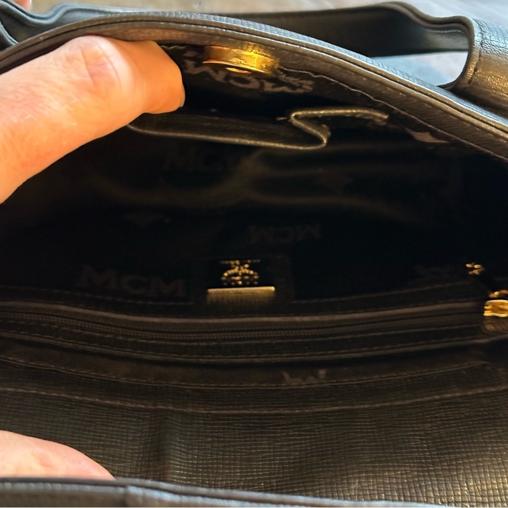 🔥Authentic Vintage MCM Small Black Saffiano Leather Tote Bag/ Flap Closure 🔥 - Picture 7 of 11